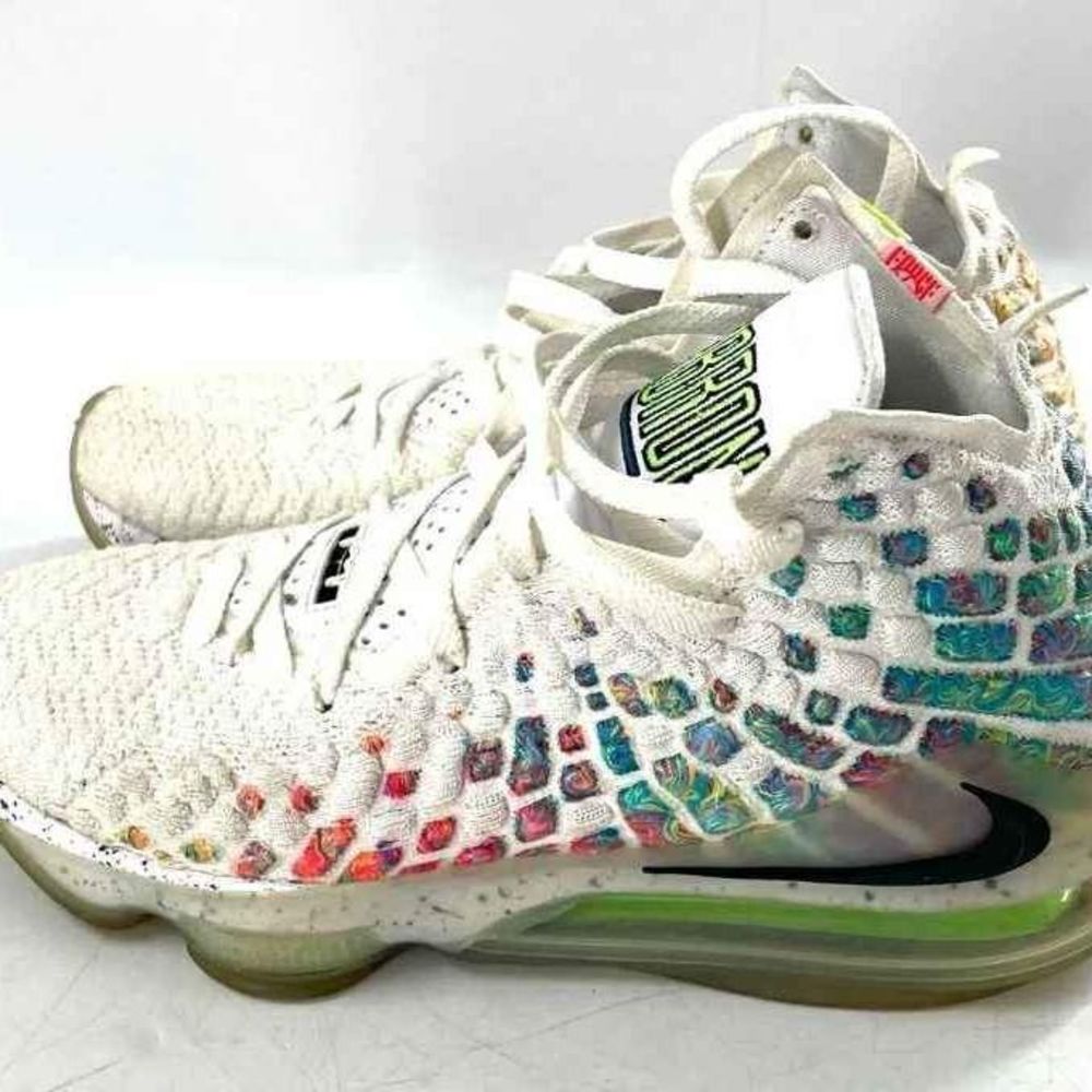 Nike Lebron Command Force XVIII Sneakers Tennis Shoes Men Size 7.5 or Women 9